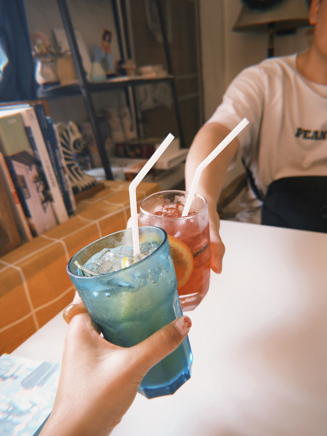 ไปเดทกัน แบบสายเติมแมวกันที่ Moon.S Cafe