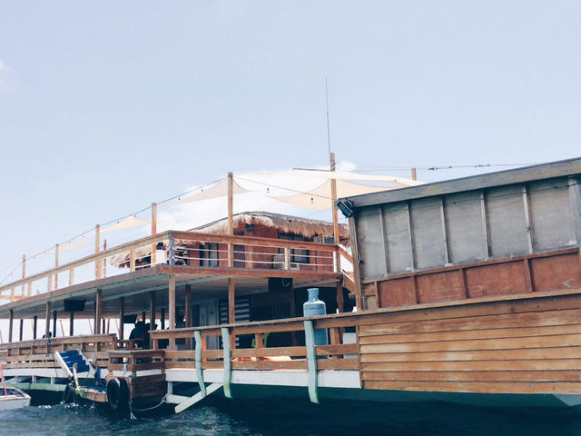 Tropical Bliss at Lakawon Island: Sun, Sand & the TawHai Floating Bar