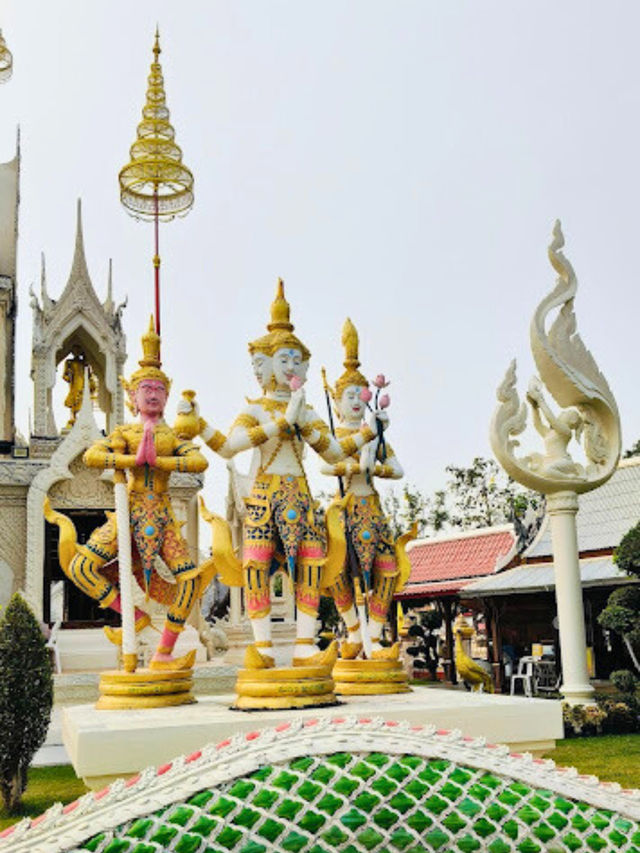 🤩 วัดข่อย ความสวยที่มีเอกลักษณ์