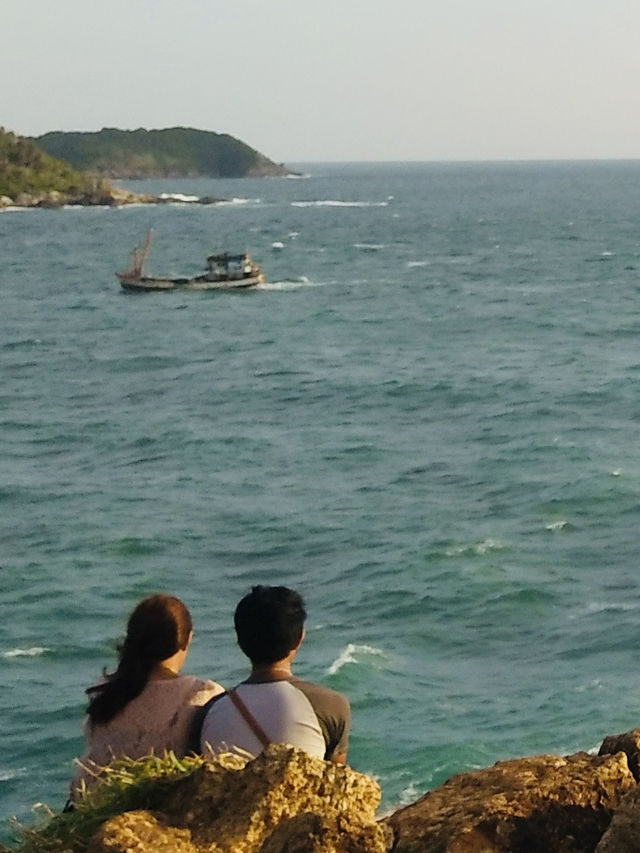 แหลมพรหมเทพ – จุดชมวิวพระอาทิตย์ตกสุดชิล!