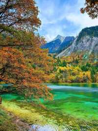 Jiuzhaigou’s Stunning Autumn Scenery