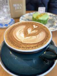  元朗人氣Café 💕 𝐁𝐫𝐚𝐯𝐚 𝐉𝐚𝐯𝐚 𝐂𝐨𝐟𝐟𝐞𝐞✨高質Brunch＋自家製巴斯克蛋糕😋