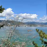 厳島神社 (Itsukushima Shrine, Hiroshima) – 海に浮かぶ幻想的な鳥居