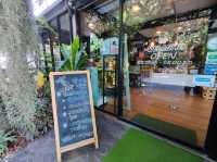 คาเฟ่เด็ด บ้านเพ อาหารสดอร่อย บรรยากาศร่มรื่น