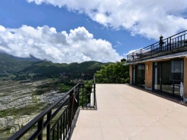 元陽雲上天上花鄉客棧，躺在床上就能看梯田日出雲海！
