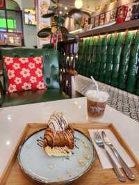【バンコク】中華風な内装&トーストデザートがナイスなカフェ☕