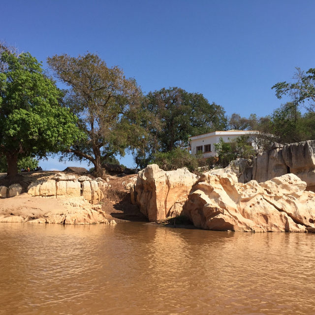 探索靜謐奇景｜Manambolo River 