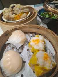 和牛火鍋加上點心美食
