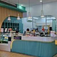 THE SIMPLE cafe & bakery 🍰