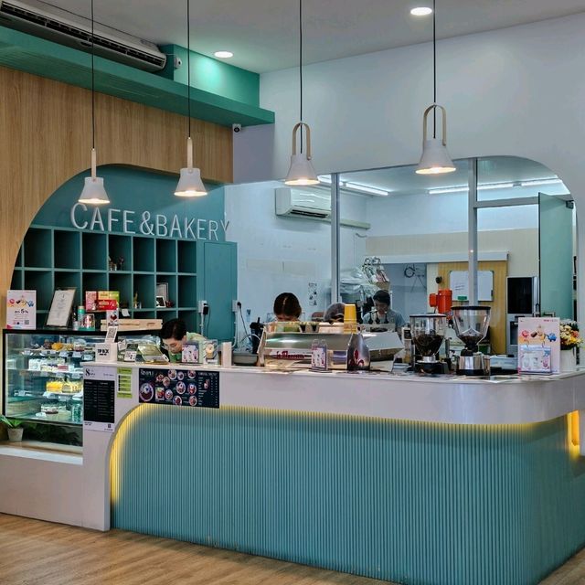 THE SIMPLE cafe & bakery 🍰