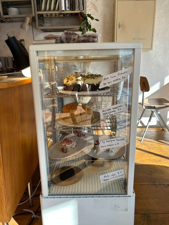 [🇰🇷ソウル] オルウェイズオーガストロースターズ – 温かみのある雰囲気が魅力のデザートカフェ
