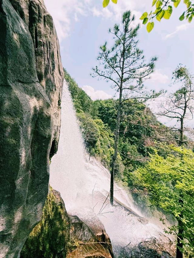 中國浙江台州著名景點：天台山大瀑布，適合打卡拍照📸