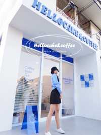 𝙃𝙚𝙡𝙡𝙤.𝙘𝙖𝙠𝙚&𝙘𝙤𝙛𝙛𝙚𝙚 คาเฟ่สีน้ำเงินขาว
