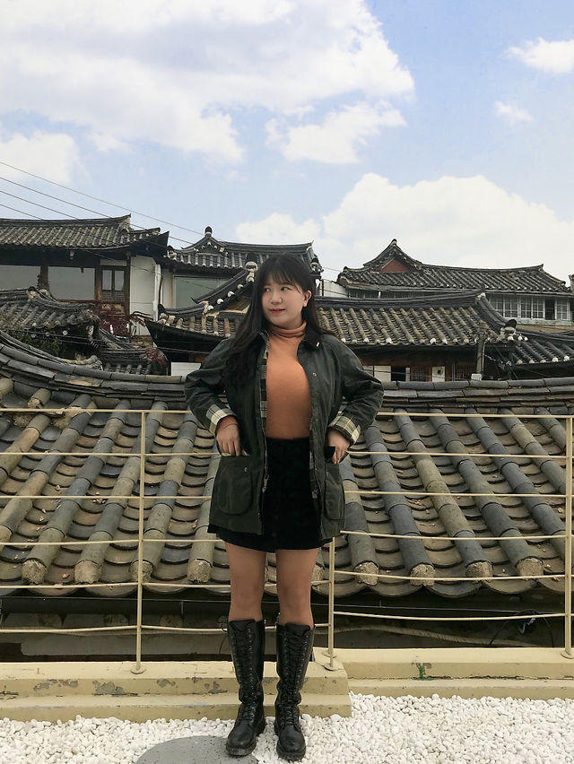 고즈넉한 기와뷰를 보며 커피를 마실 수 있는 북촌 카페