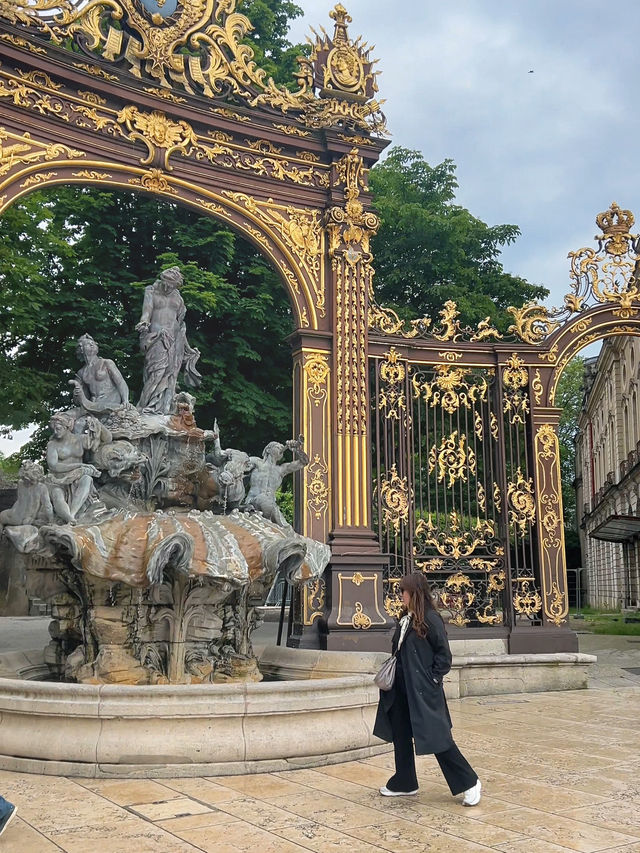 Glowing in Gold - the Golden Jewel Gates