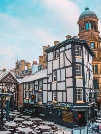 Beautiful square where you can hear the atmosphere of old England