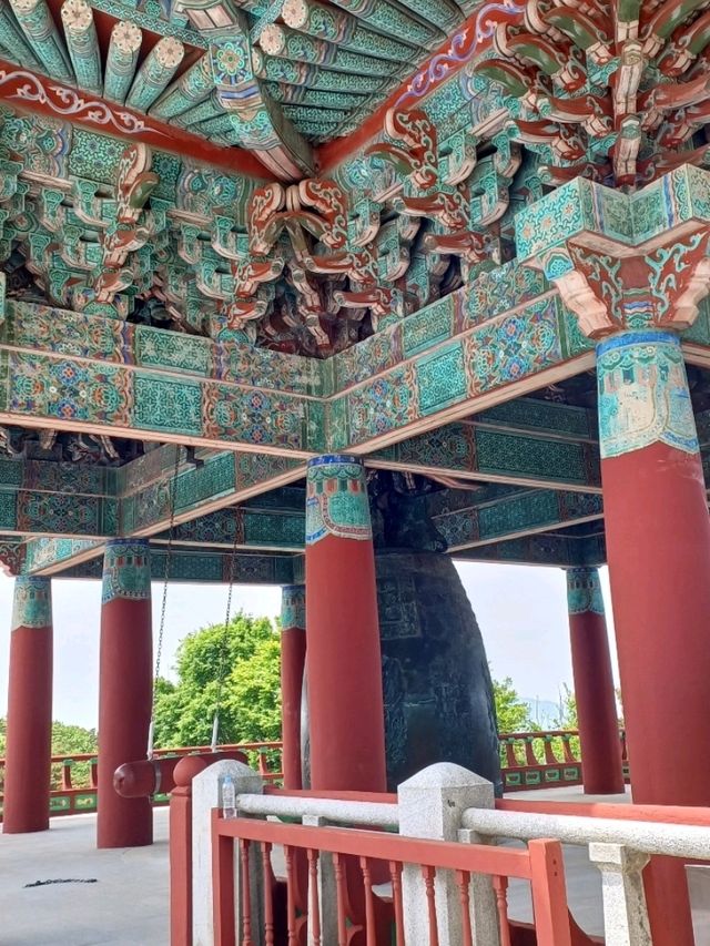 안개 속 법당, 석굴암의 고요
