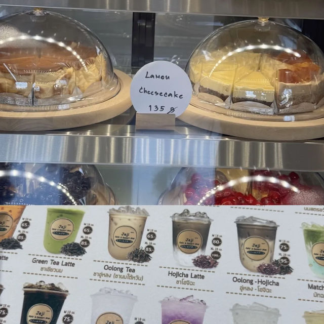  Jeji Cafe’ & Dessert Shop คาเฟ่มูจิย่านรามอินทรา