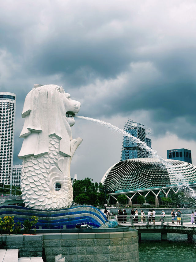 When in Singapore… Say Hi to the Spitting Lion