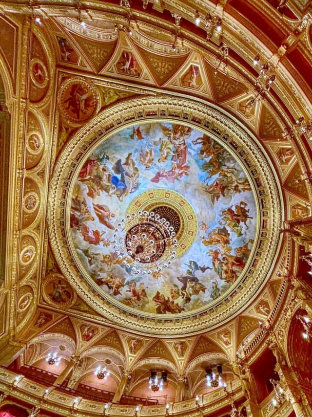 🎭✨ Majestic Melodies at Budapest Opera House! ✨🎭