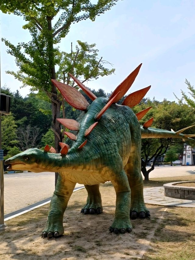 공룡과 자연이 함께하는 신나는 나들이