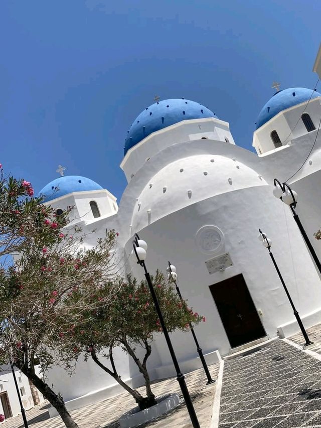 ⛪ Europe 🌍 Chasing Blue Domes: Santorini’s Famous Churches on a Budget 🇬🇷💙
