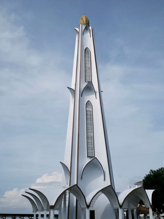 A Serene & Scenic Visit – Malacca Straits Mosque