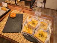 일본 삿포로의 제과점겸 감성카페 Chet Bakery