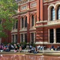 V&A: Brightness and Blissful Ease! ☀️☕