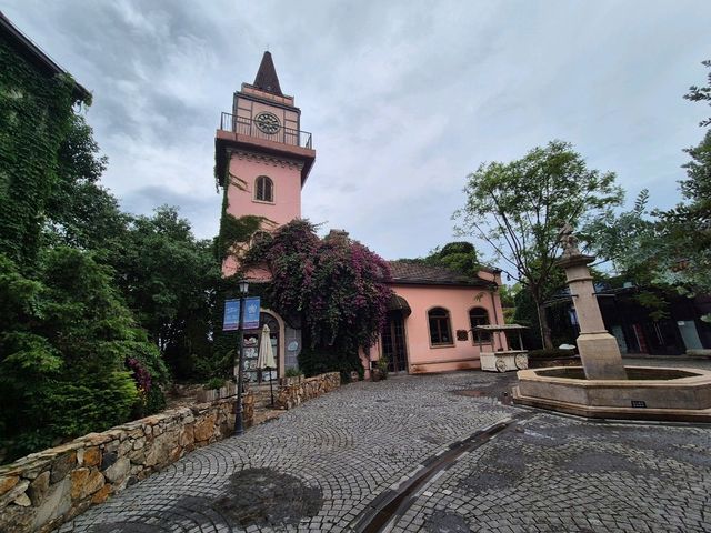 A Hidden Gem in Chengdu: The Sino-French Town 🇫🇷🏛️