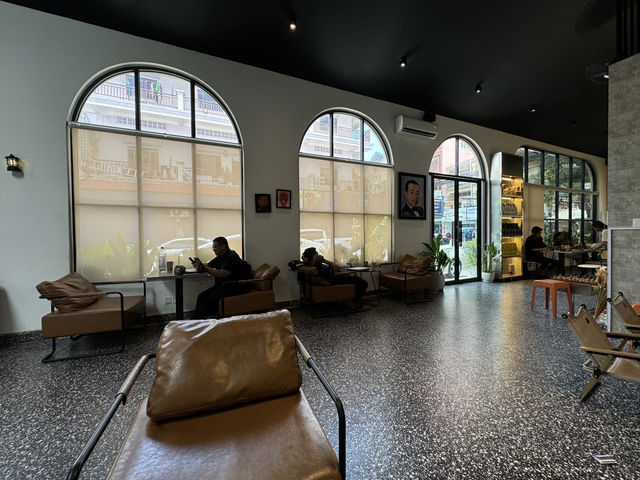 Cool Brews & Chill Vibes: Barista Coffee Toul Tompoung