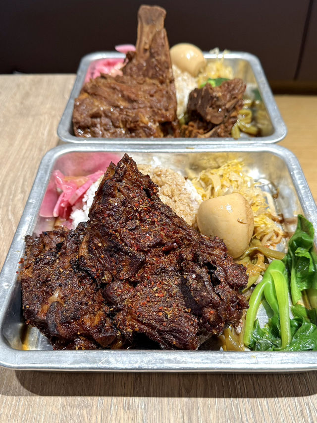 This Dongbei Braised Meat Stall at NEX Serves 400g Pork Sets from $6.90