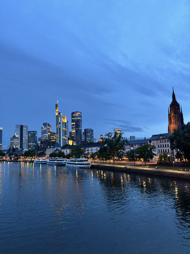 day and night at frankfurt 