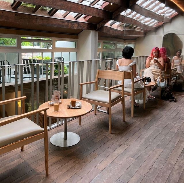 Universal Tea Café