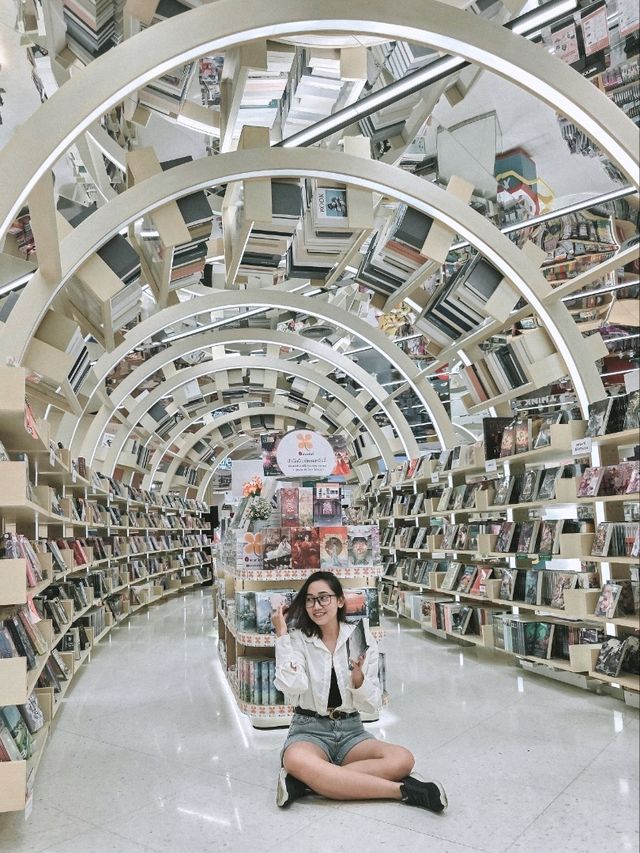 Minimalist Vibes at B2S Think Space 📸✨