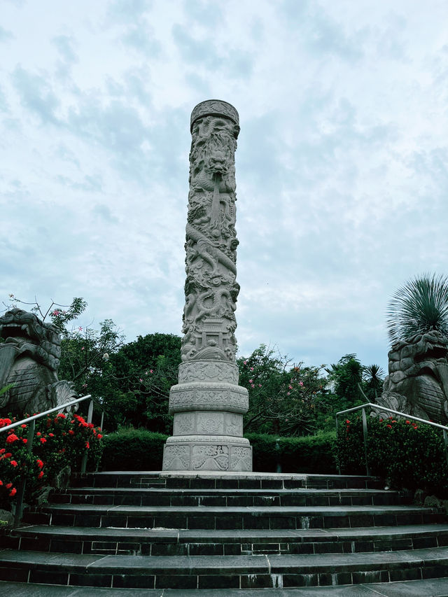 Discover the Beauty of the Cloud Forest Dome and Its Scenic Surroundings 