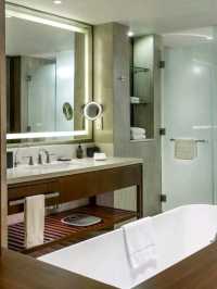 🏨✨ Holiday Inn Express JB – Smart Comfort Close to Central JB! 🇲🇾