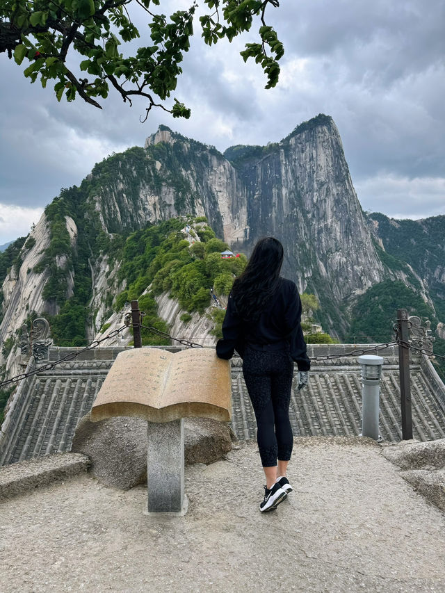 Mount Huashan – Challenge the World Most Dangerous Hiking Trail