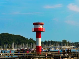 바다와 역사가 만들어내는 작은 마을, 에켈른페르데에 오신 것을 환영합니다! 🌊🏰