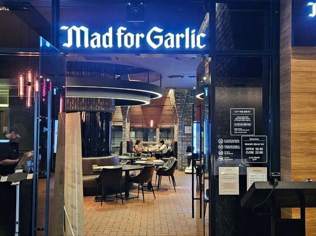 There are garlic in every single menu in this restaurant!!!