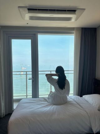Is this price for a 4-star ocean view hotel in Busan with breakfast included for real?