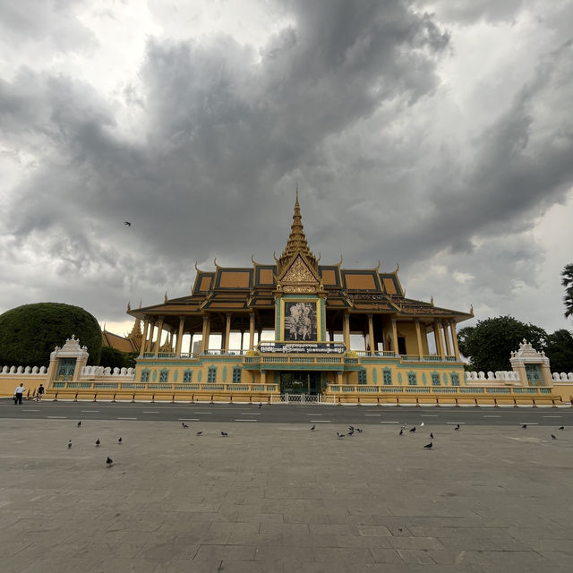 📍Unveiling Cambodia’s Regal Jewel: The Royal Palace in Phnom Penh 👑🇰🇭