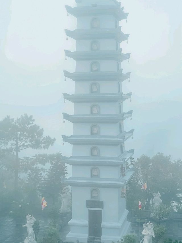วัดหลินฟองเซ็น (Linh Phong Zen Monastery)