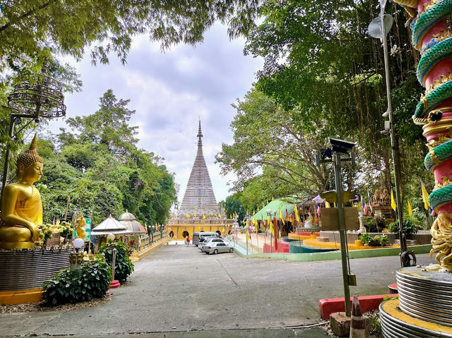 Phra Maha Chedi Tripob Trimongkol