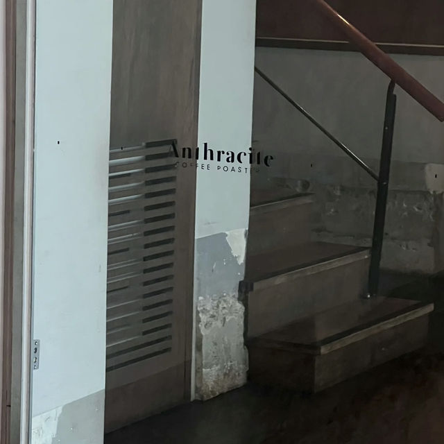Industrial Soul Meets Slow Coffee – My Visit to Anthracite Seogyo, Seoul