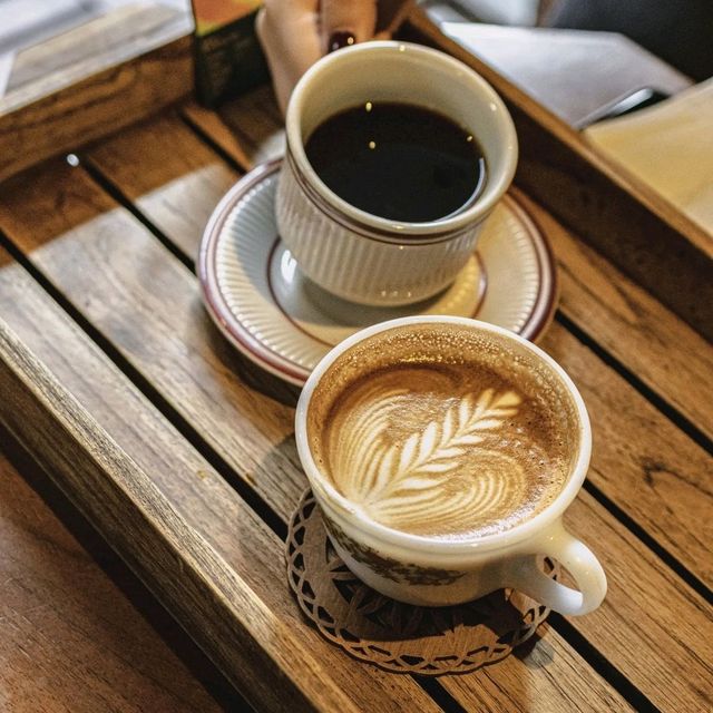 Little Contrast Cafe