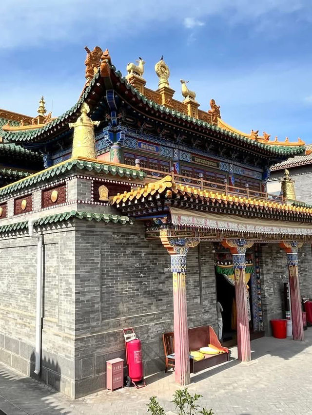 📿 席力图召 Xilituzhao Temple – Hohhot’s Grand Lama Temple Across from Dazhao