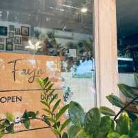 ☕️✨ Faya Cafe’ Sangkhlaburi – คาเฟ่มินิมอล 