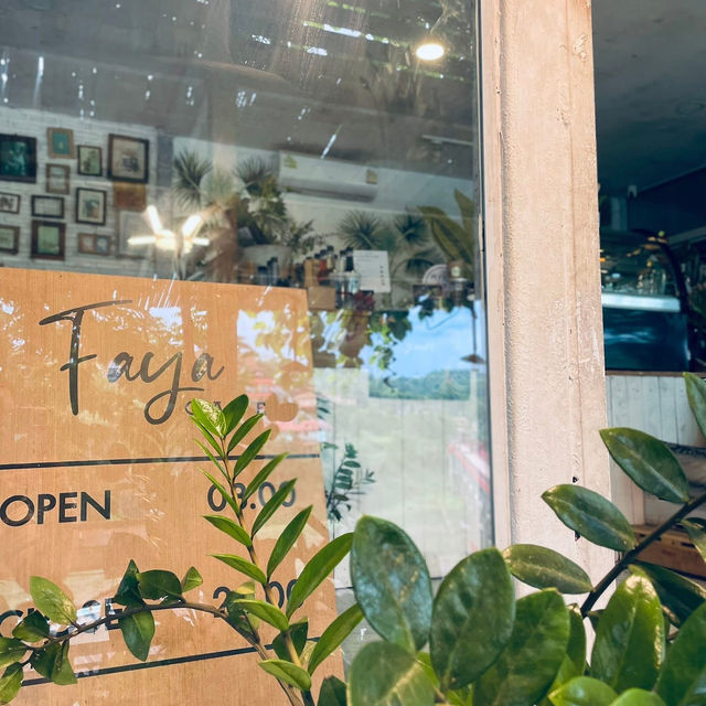 ☕️✨ Faya Cafe’ Sangkhlaburi – คาเฟ่มินิมอล 