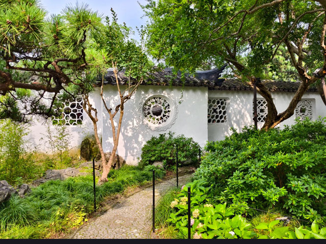 🌺🏠 Couple’s Retreat Garden
